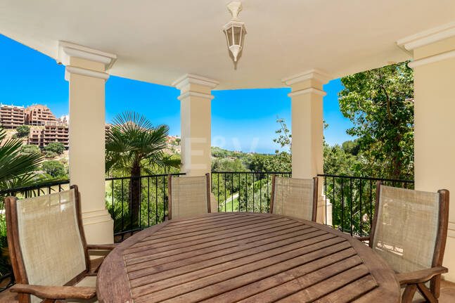 Villa en area Golf en Elviria con vistas al Mar