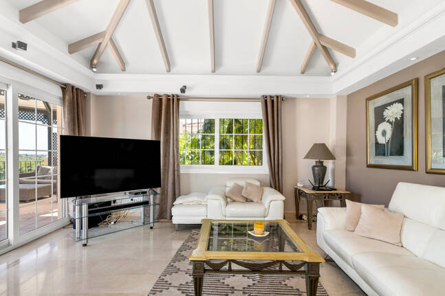 Villa en area Golf en Elviria con vistas al Mar