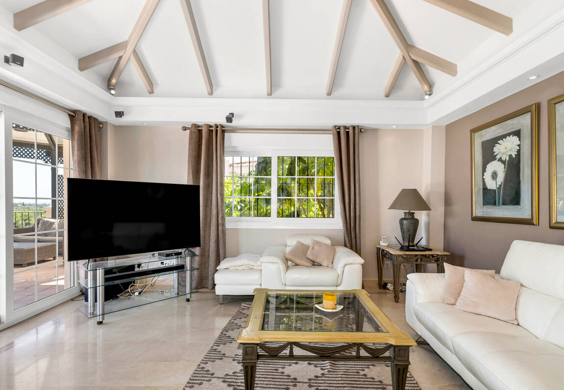 Villa en area Golf en Elviria con vistas al Mar