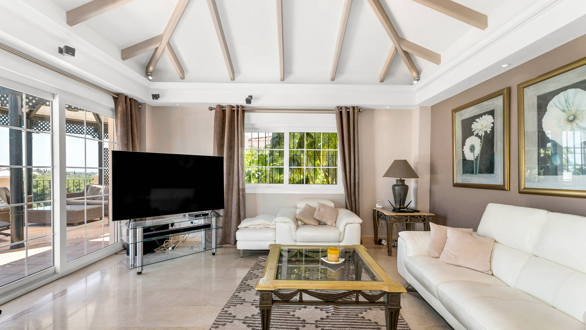 Front Line Golf Villa with Sea Views in Elviria