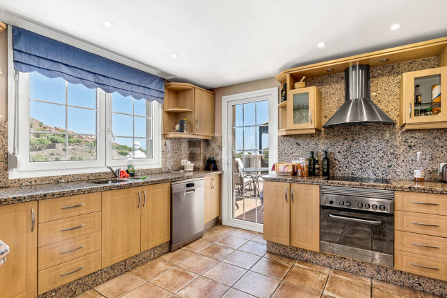 Villa en area Golf en Elviria con vistas al Mar