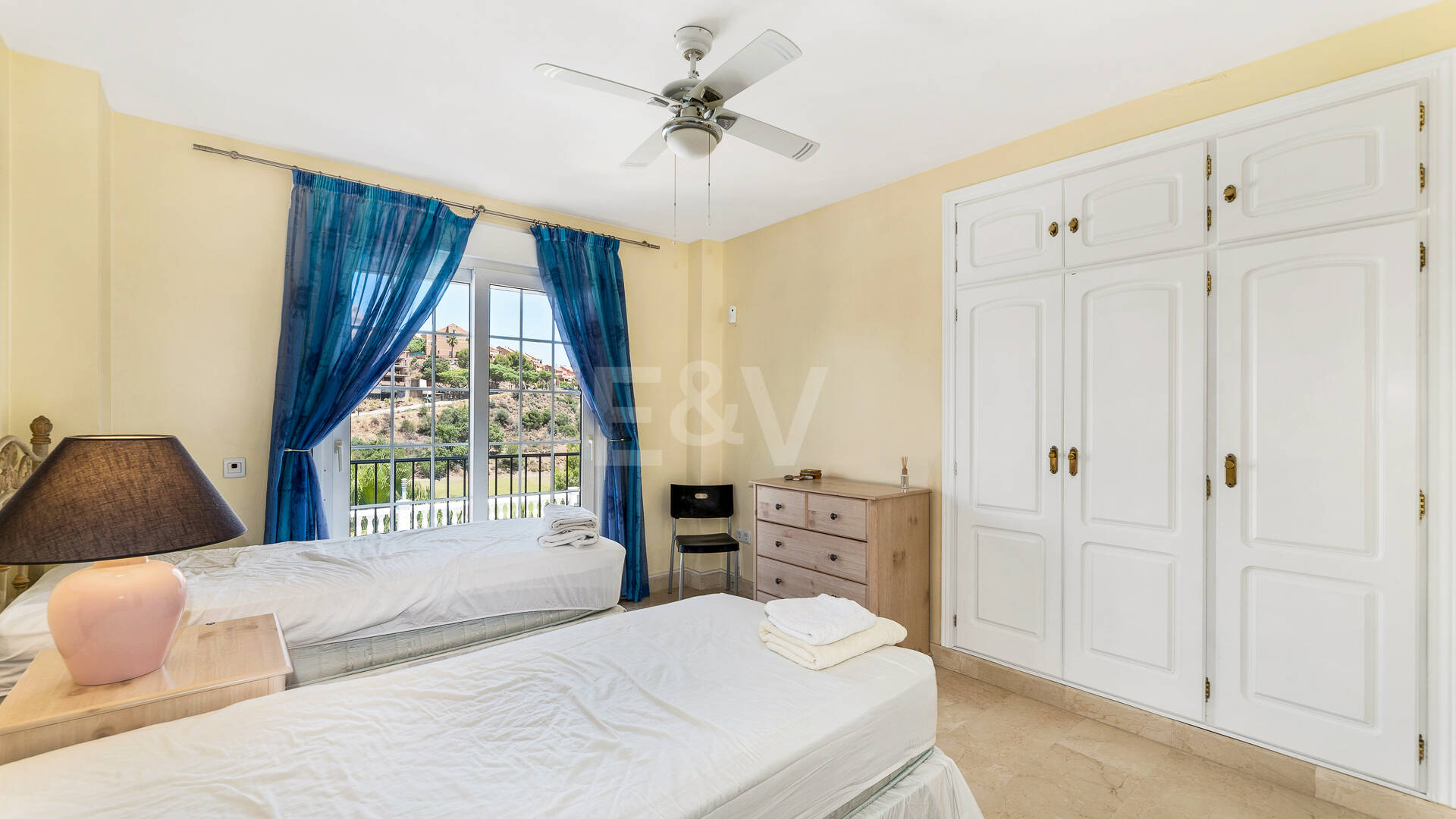 Front Line Golf Villa with Sea Views in Elviria