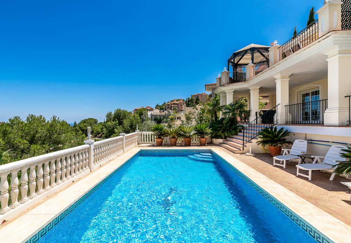 Villa en area Golf en Elviria con vistas al Mar