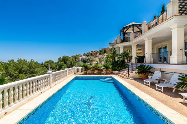 Villa en area Golf en Elviria con vistas al Mar