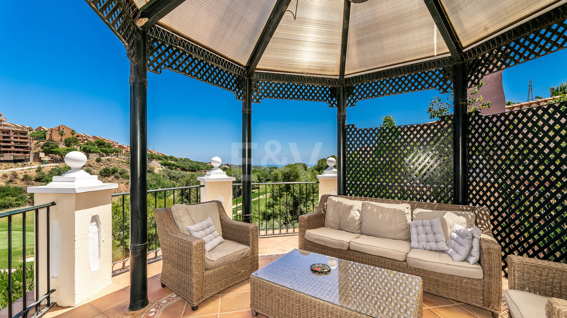 Front Line Golf Villa with Sea Views in Elviria