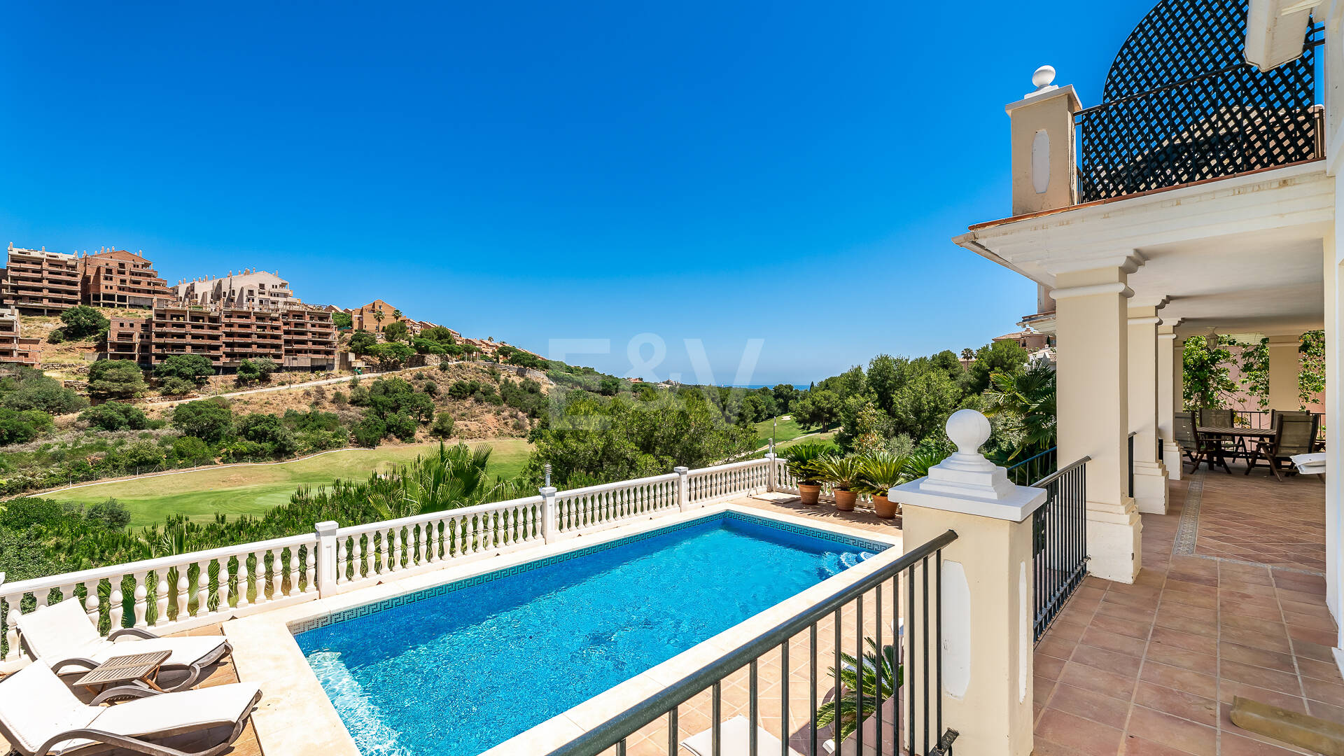 Front Line Golf Villa with Sea Views in Elviria