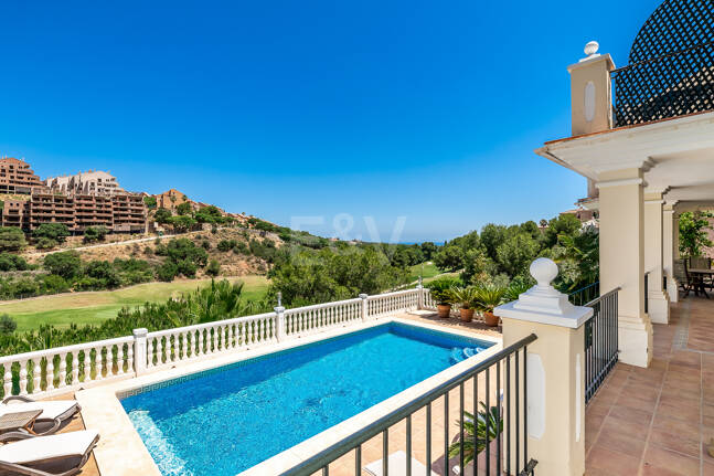 Villa en area Golf en Elviria con vistas al Mar
