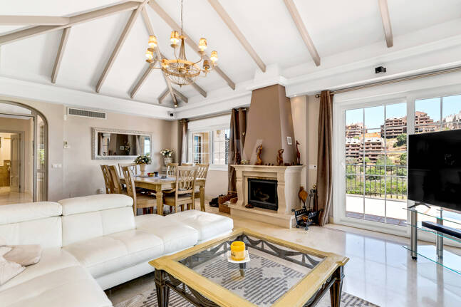 Villa en area Golf en Elviria con vistas al Mar