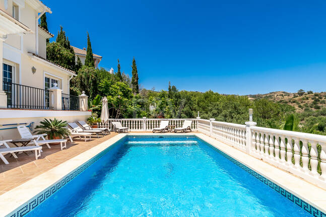 Villa en area Golf en Elviria con vistas al Mar