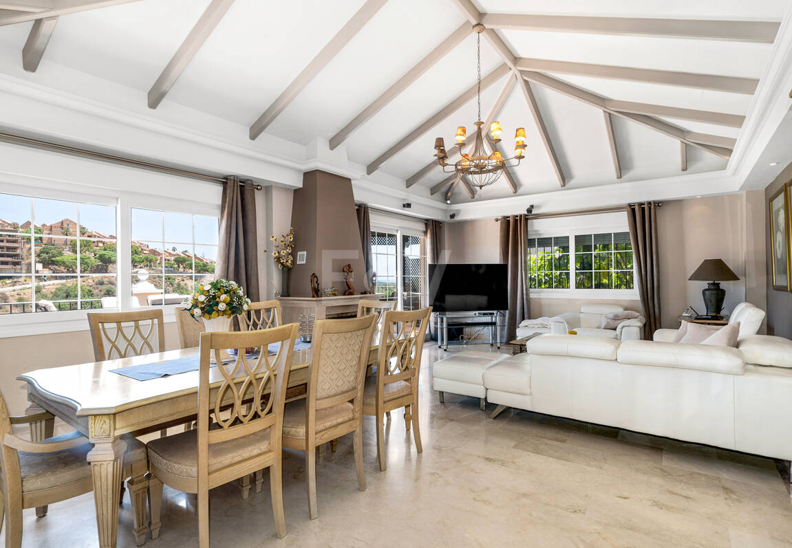 Villa en area Golf en Elviria con vistas al Mar