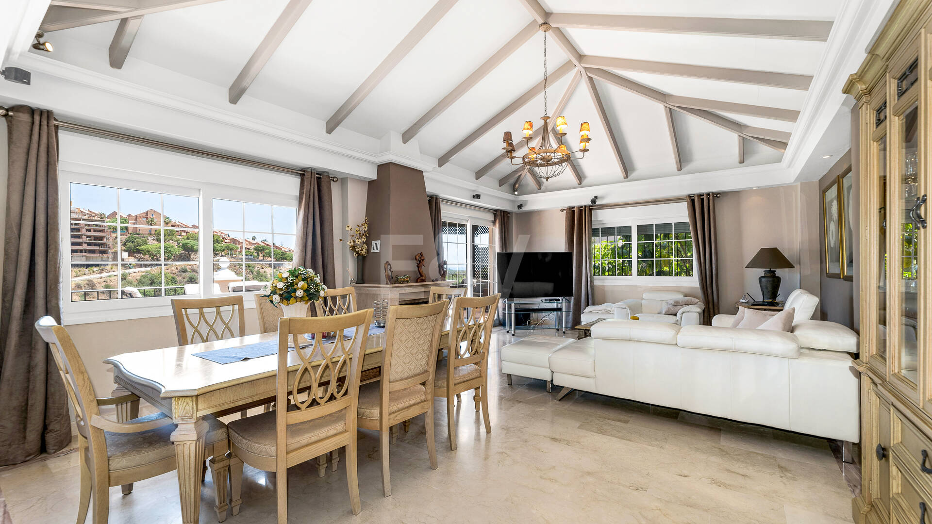 Villa en area Golf en Elviria con vistas al Mar