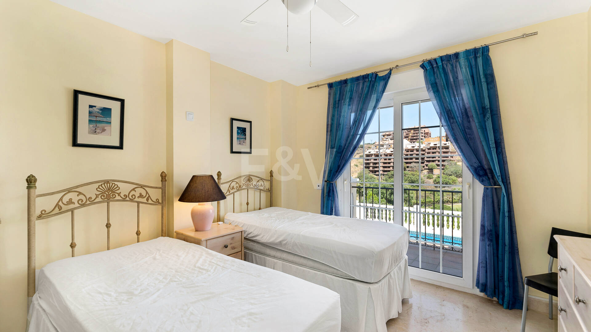 Front Line Golf Villa with Sea Views in Elviria