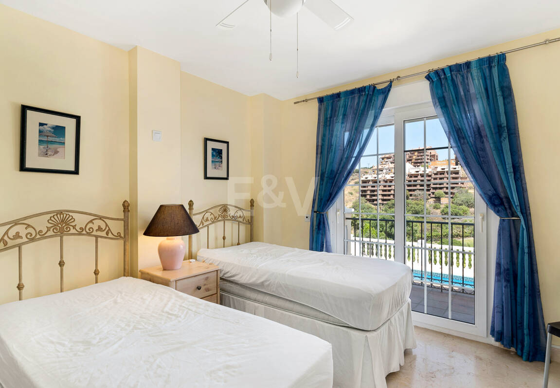 Villa en area Golf en Elviria con vistas al Mar