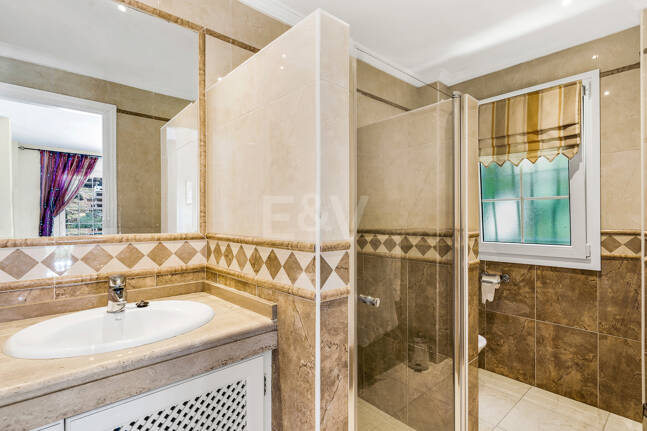 Villa en area Golf en Elviria con vistas al Mar