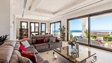 Modern Villa med panoramautsikt över havet i Los Altos de Los Monteros