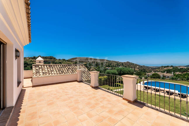 Impresionante villa en primera línea de golf en Marbella Club Golf Resort