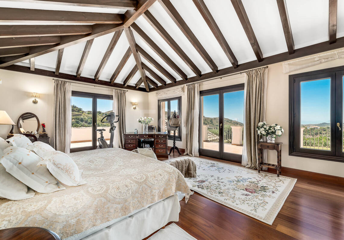 Impresionante villa en primera línea de golf en Marbella Club Golf Resort