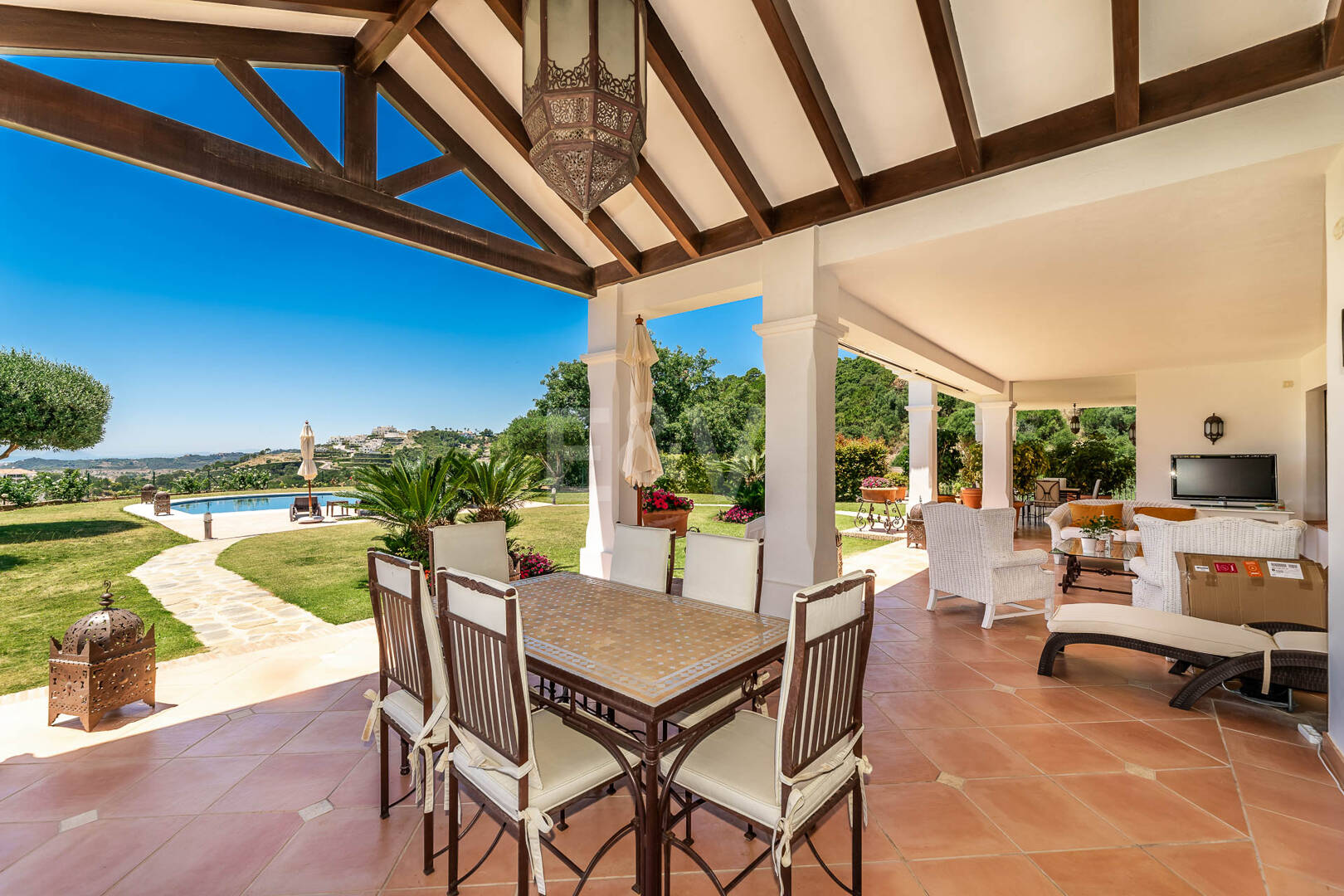 Impresionante villa en primera línea de golf en Marbella Club Golf Resort