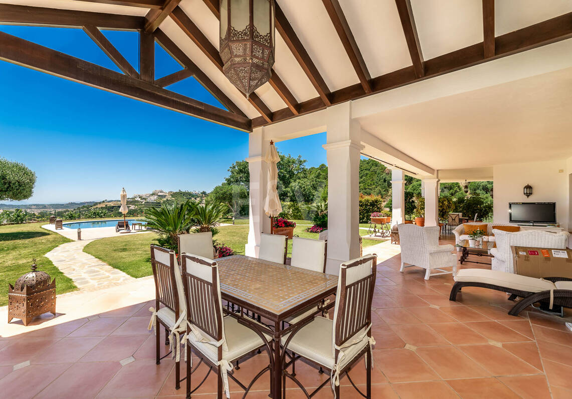 Impresionante villa en primera línea de golf en Marbella Club Golf Resort