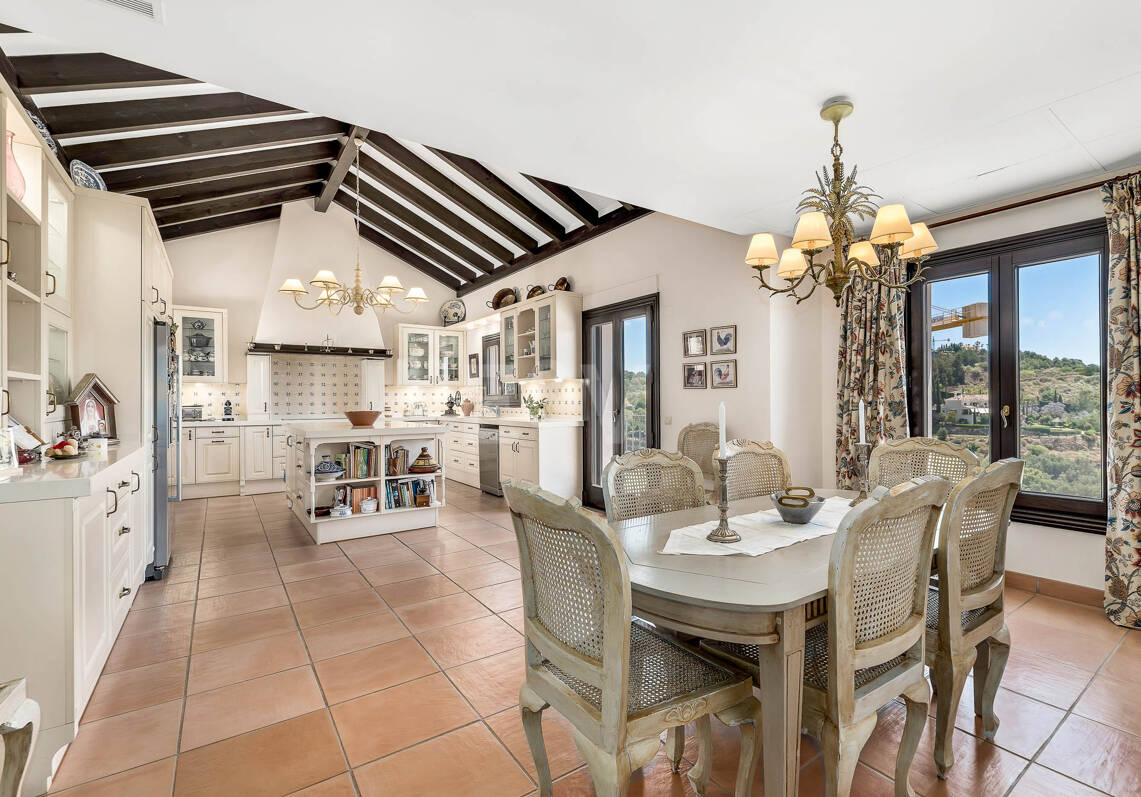 Impresionante villa en primera línea de golf en Marbella Club Golf Resort