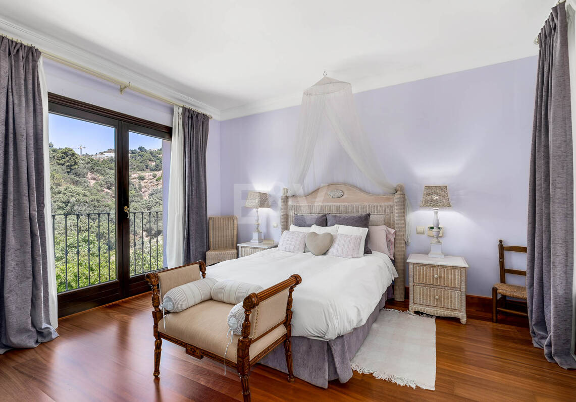 Impresionante villa en primera línea de golf en Marbella Club Golf Resort