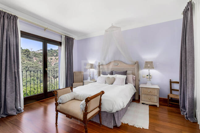 Impresionante villa en primera línea de golf en Marbella Club Golf Resort