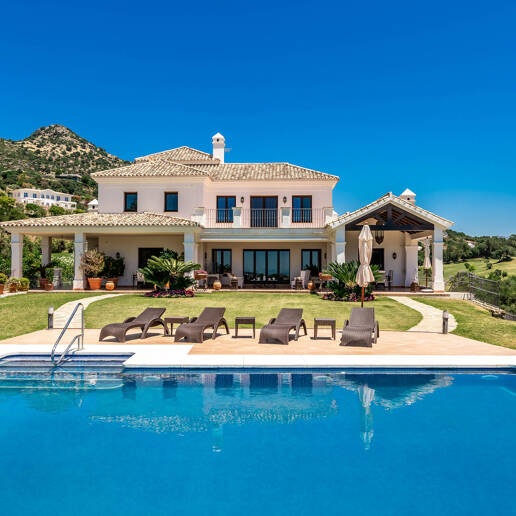 Impresionante villa en primera línea de golf en Marbella Club Golf Resort