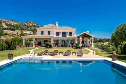 Impresionante villa en primera línea de golf en Marbella Club Golf Resort