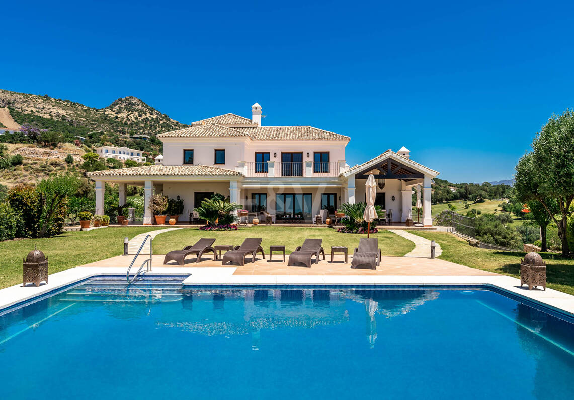 Impresionante villa en primera línea de golf en Marbella Club Golf Resort