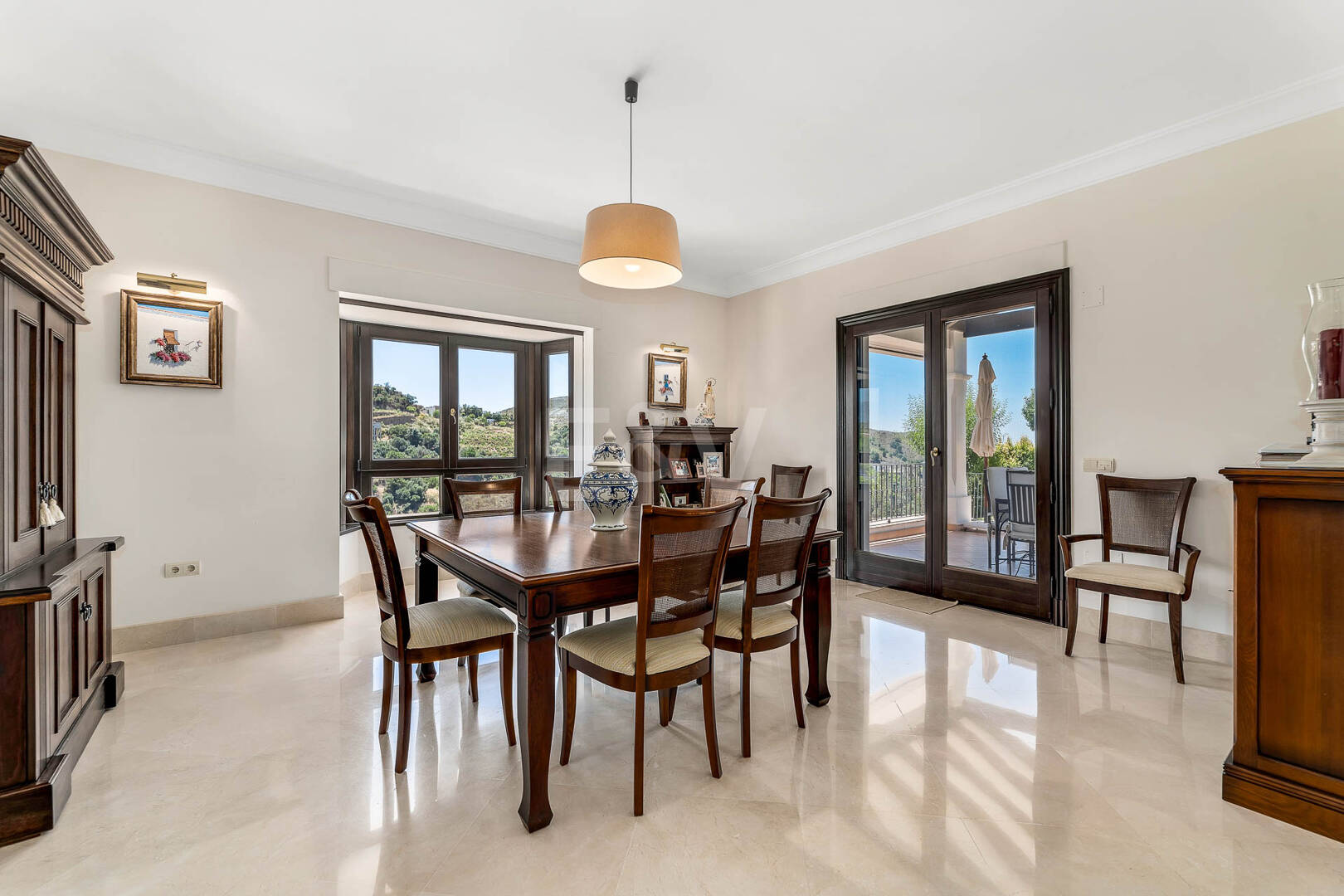 Impresionante villa en primera línea de golf en Marbella Club Golf Resort