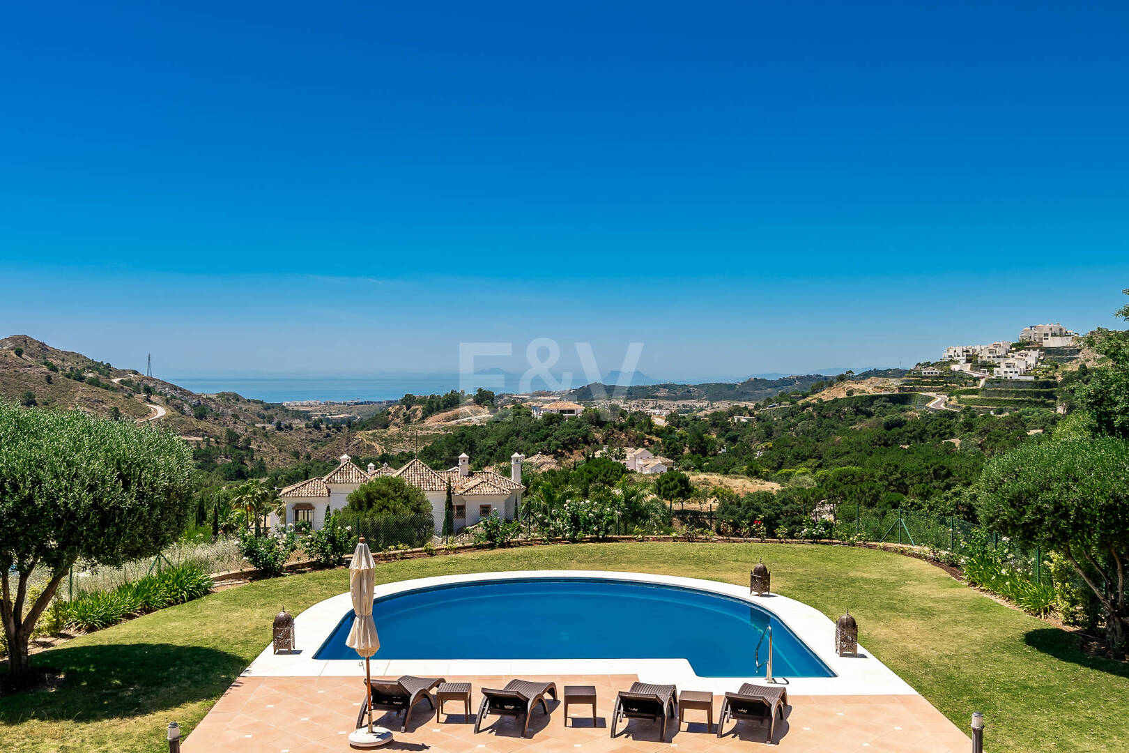 Impresionante villa en primera línea de golf en Marbella Club Golf Resort