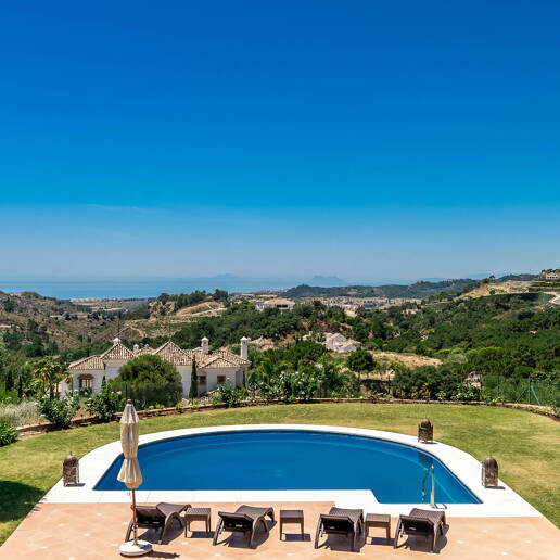 Impresionante villa en primera línea de golf en Marbella Club Golf Resort