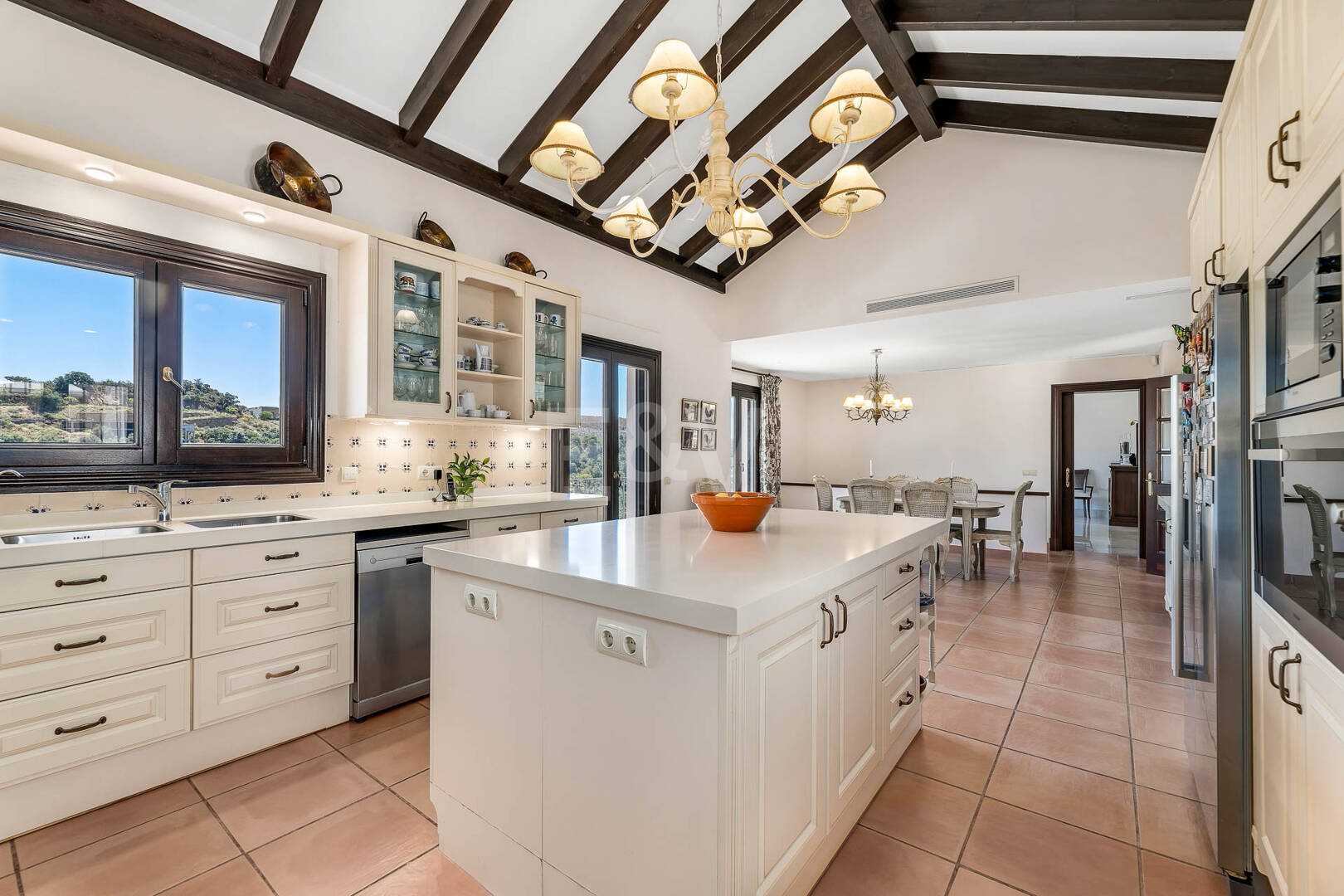 Impresionante villa en primera línea de golf en Marbella Club Golf Resort