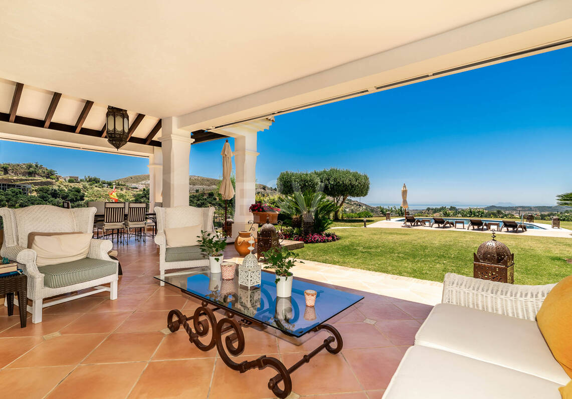 Impresionante villa en primera línea de golf en Marbella Club Golf Resort