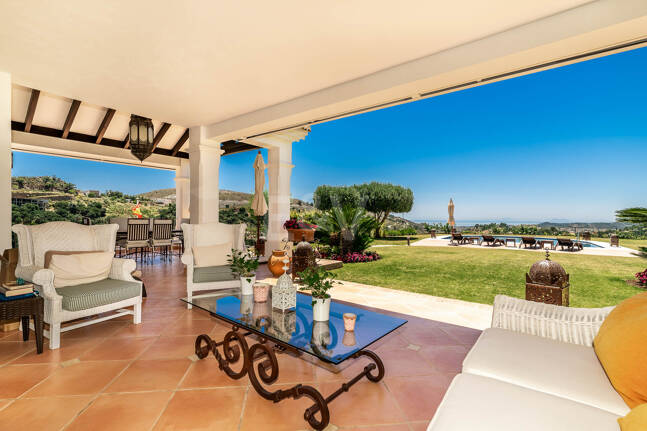 Impresionante villa en primera línea de golf en Marbella Club Golf Resort