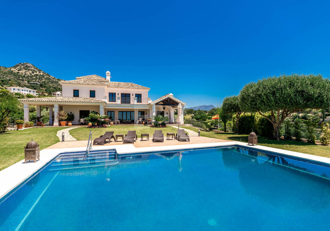 Impresionante villa en primera línea de golf en Marbella Club Golf Resort