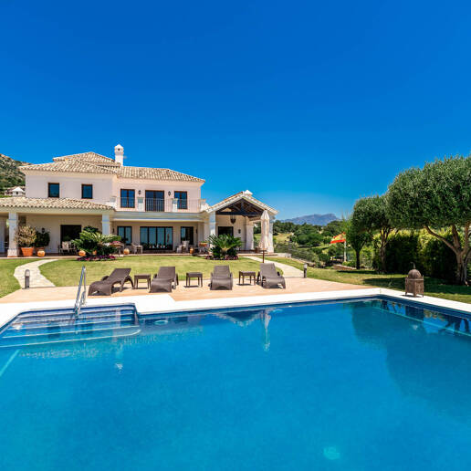 Impresionante villa en primera línea de golf en Marbella Club Golf Resort