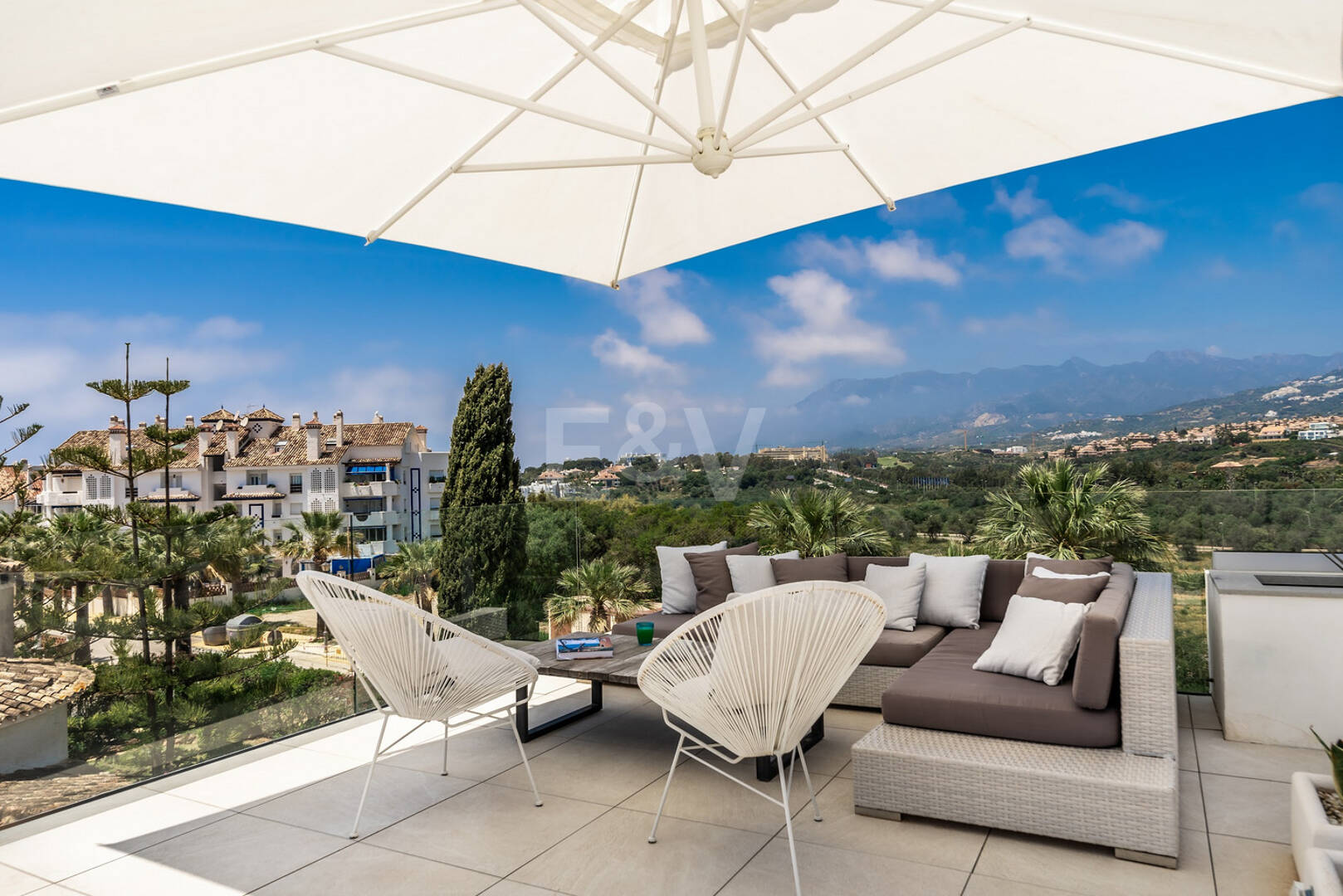 Villa de luxe moderne avec vue sur la mer. Prix à partir de 9 500 € par semaine