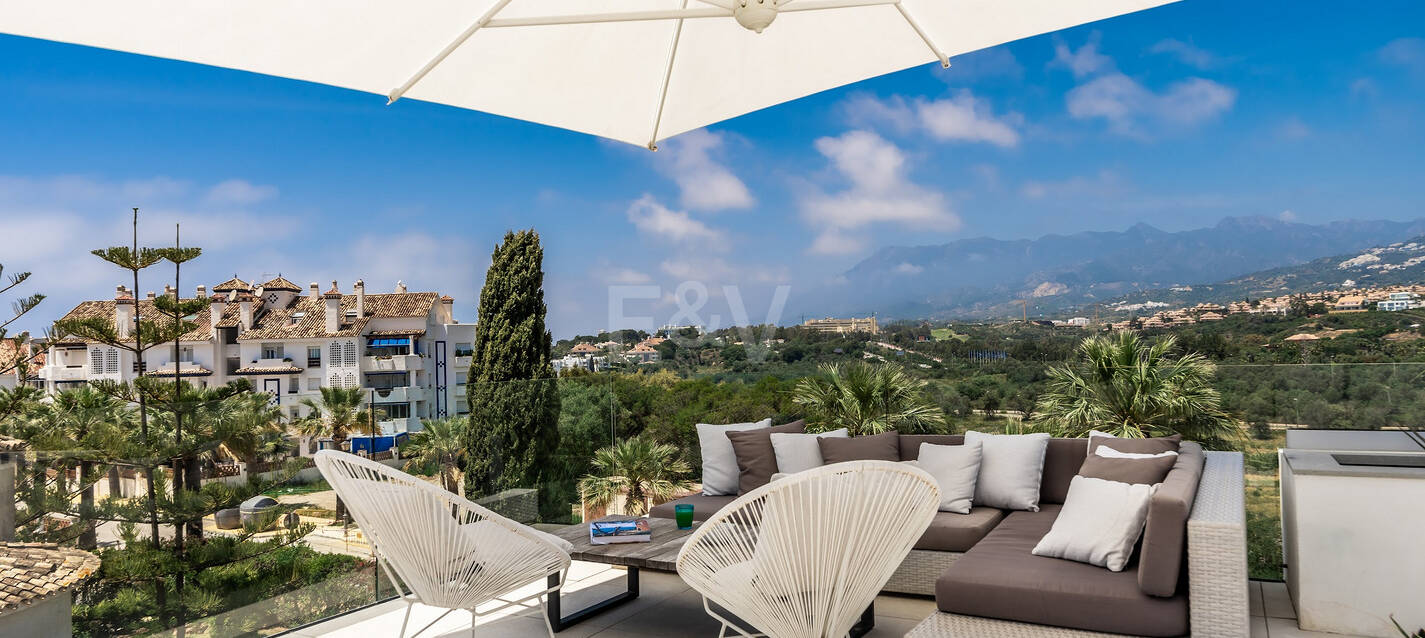 Lujosa villa moderna cerca de playa, vistas al mar. Precio desde €10,000 por semana