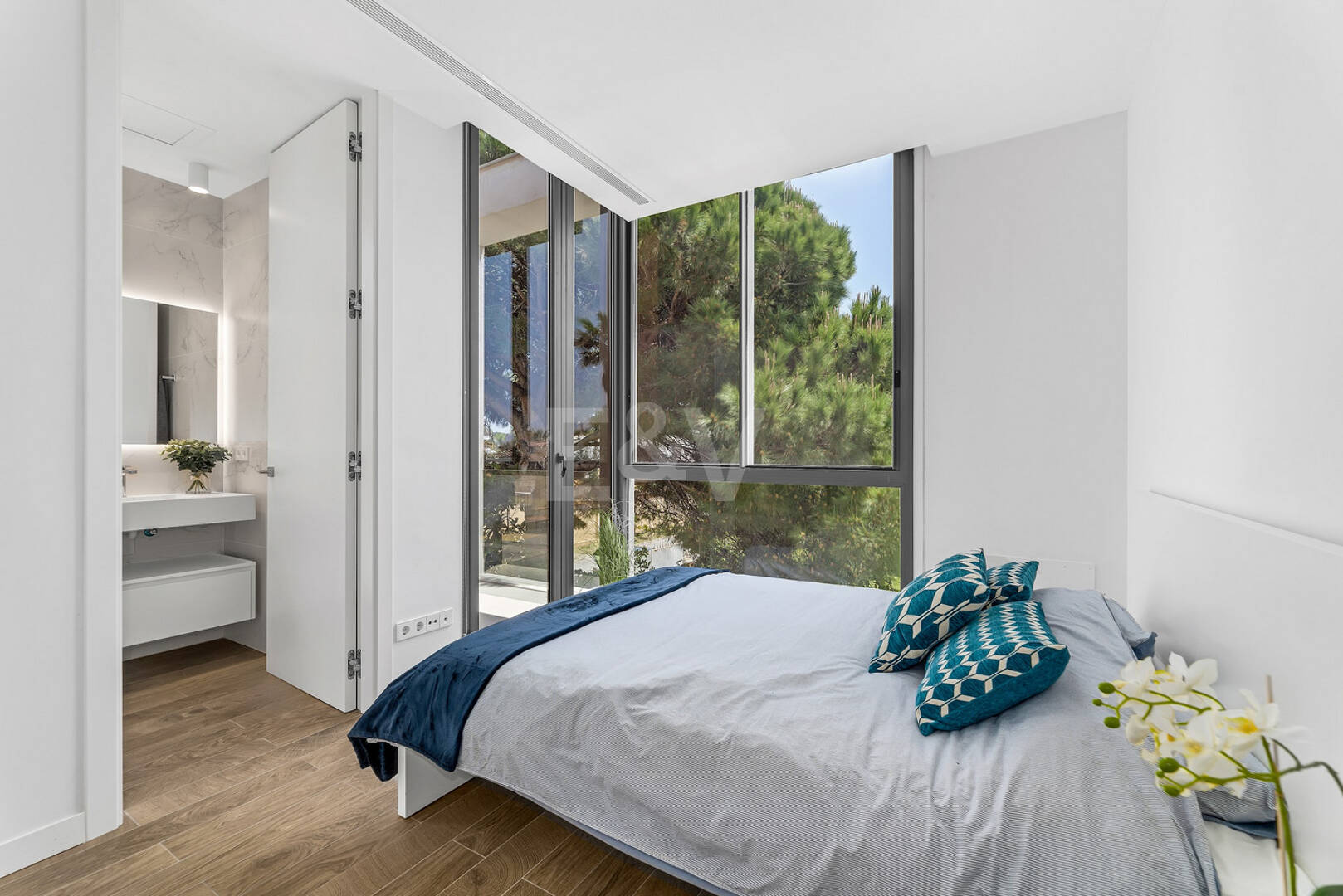 Villa de luxe moderne avec vue sur la mer. Prix à partir de 9 500 € par semaine