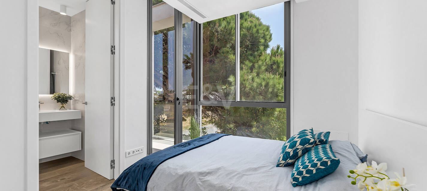 Lujosa villa moderna cerca de playa, vistas al mar. Precio desde €10,000 por semana
