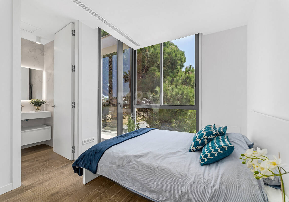 Moderne Luxusvilla in Strandnähe mit Meerblick. Preise ab €10,000 pro Woche