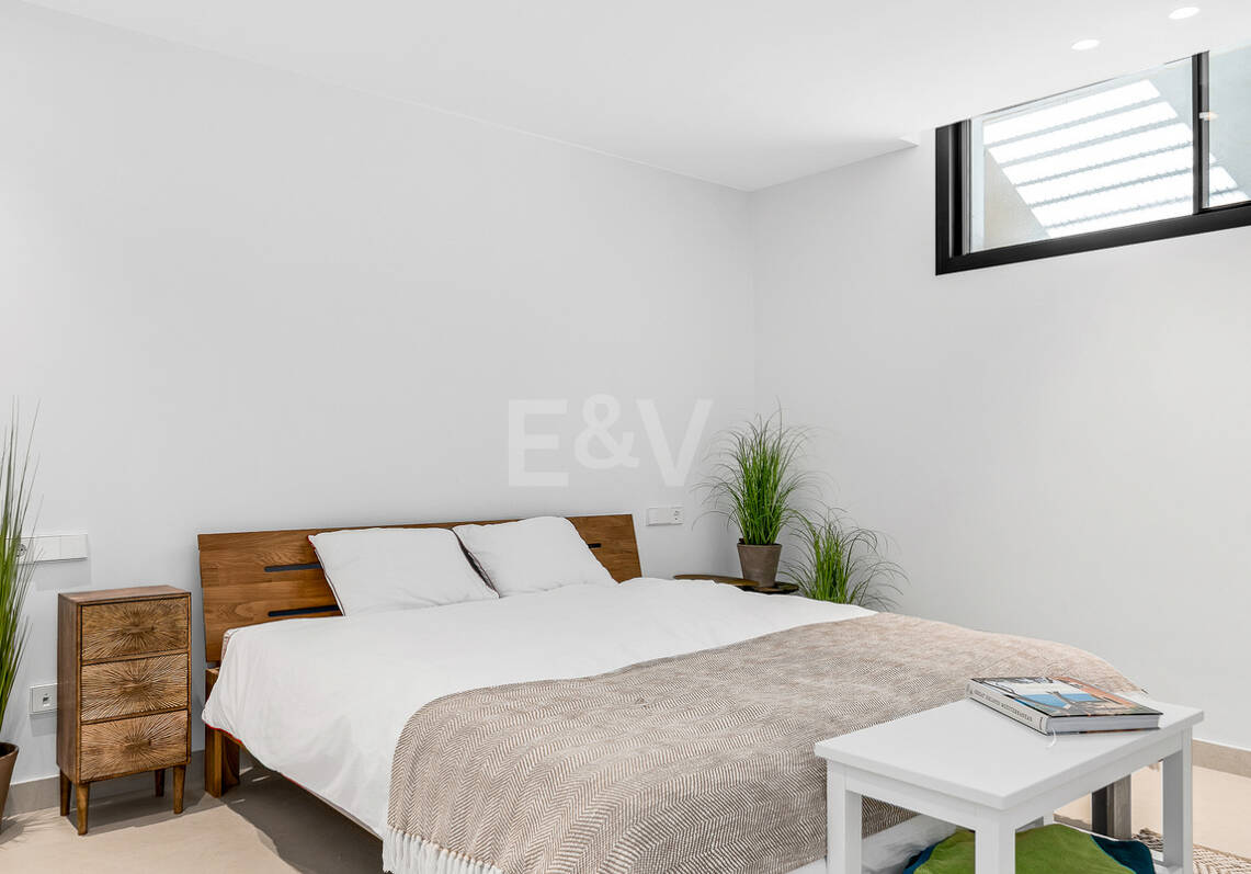 Moderne Luxusvilla in Strandnähe mit Meerblick. Preise ab €10,000 pro Woche