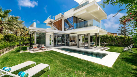 Modern beachside luxury villa with sea views. Price from €10,000 per week