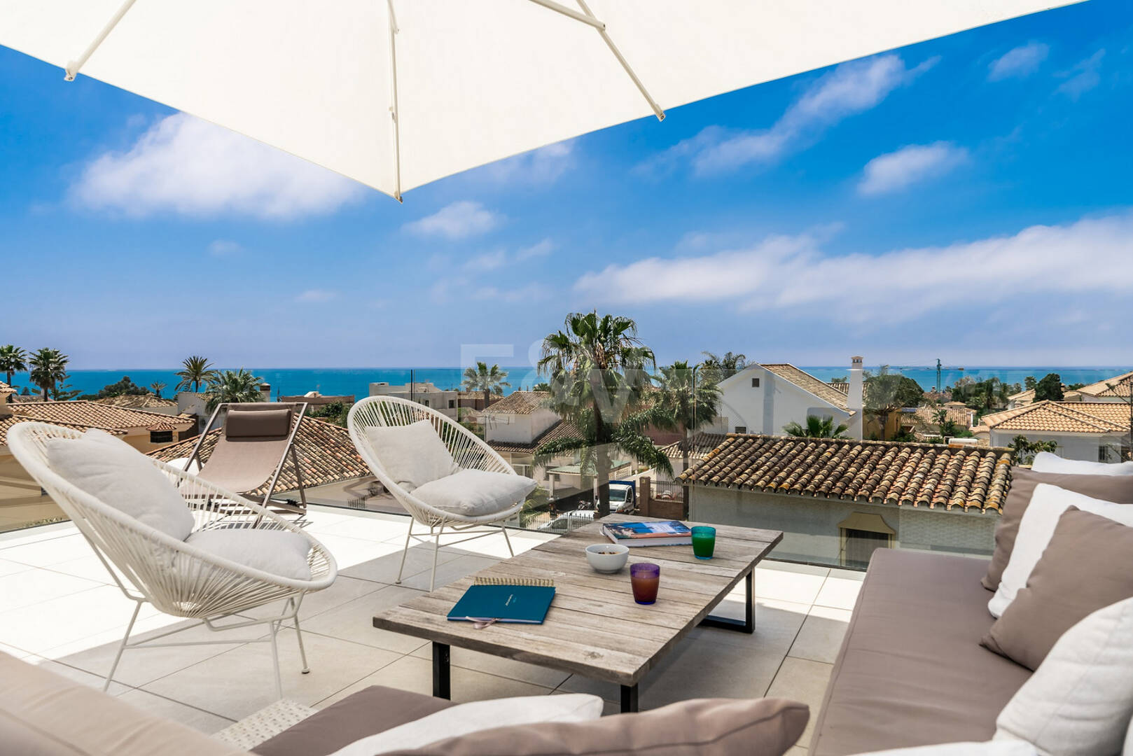 Villa de luxe moderne avec vue sur la mer. Prix à partir de 9 500 € par semaine