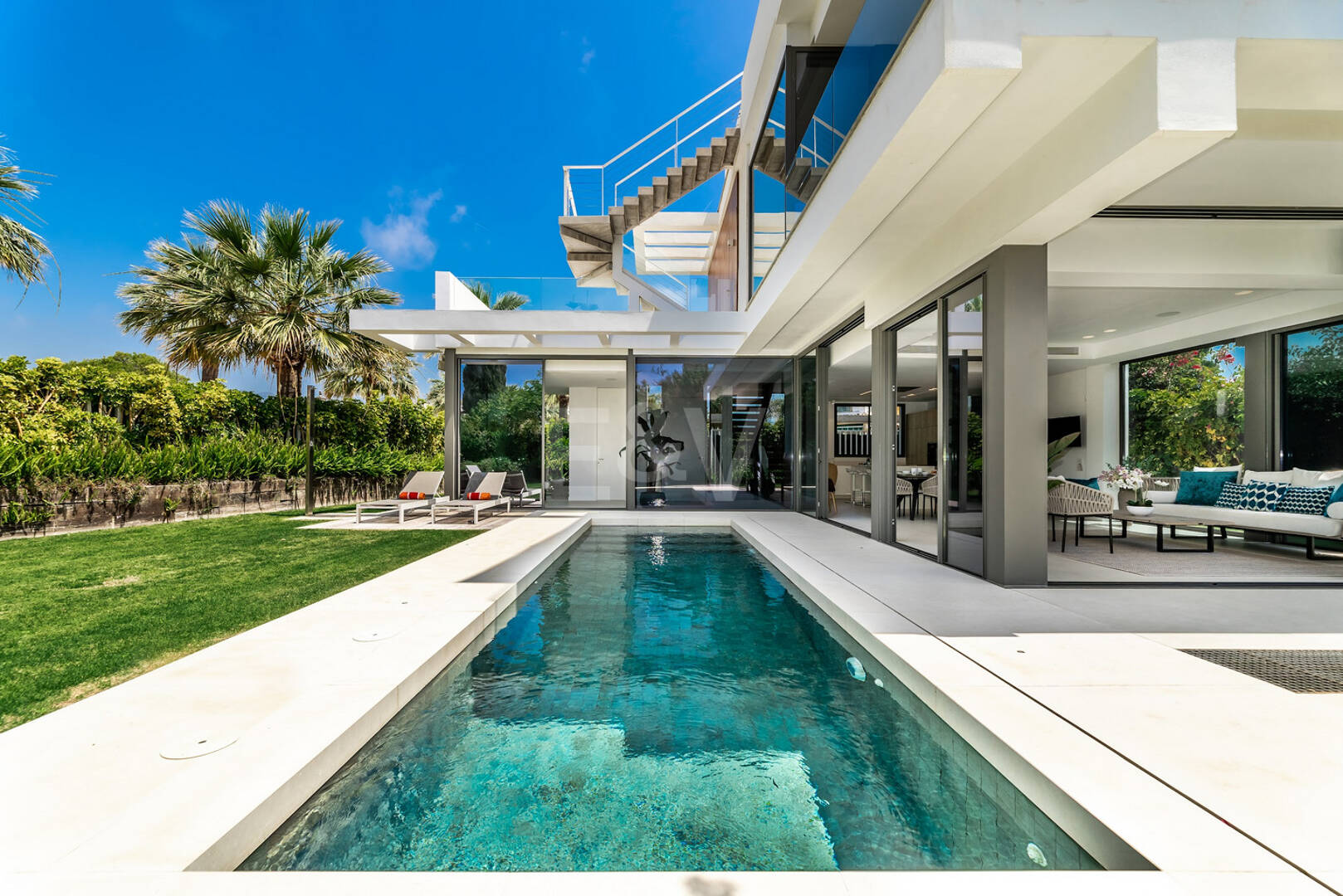 Villa de luxe moderne avec vue sur la mer. Prix à partir de 9 500 € par semaine