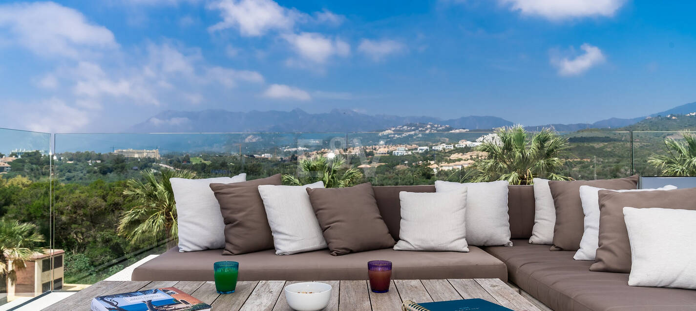Lujosa villa moderna cerca de playa, vistas al mar. Precio desde €10,000 por semana