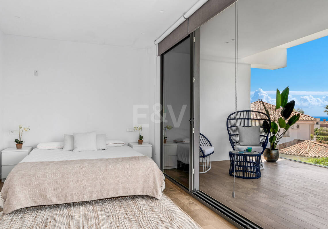 Moderne Luxusvilla in Strandnähe mit Meerblick. Preise ab €10,000 pro Woche