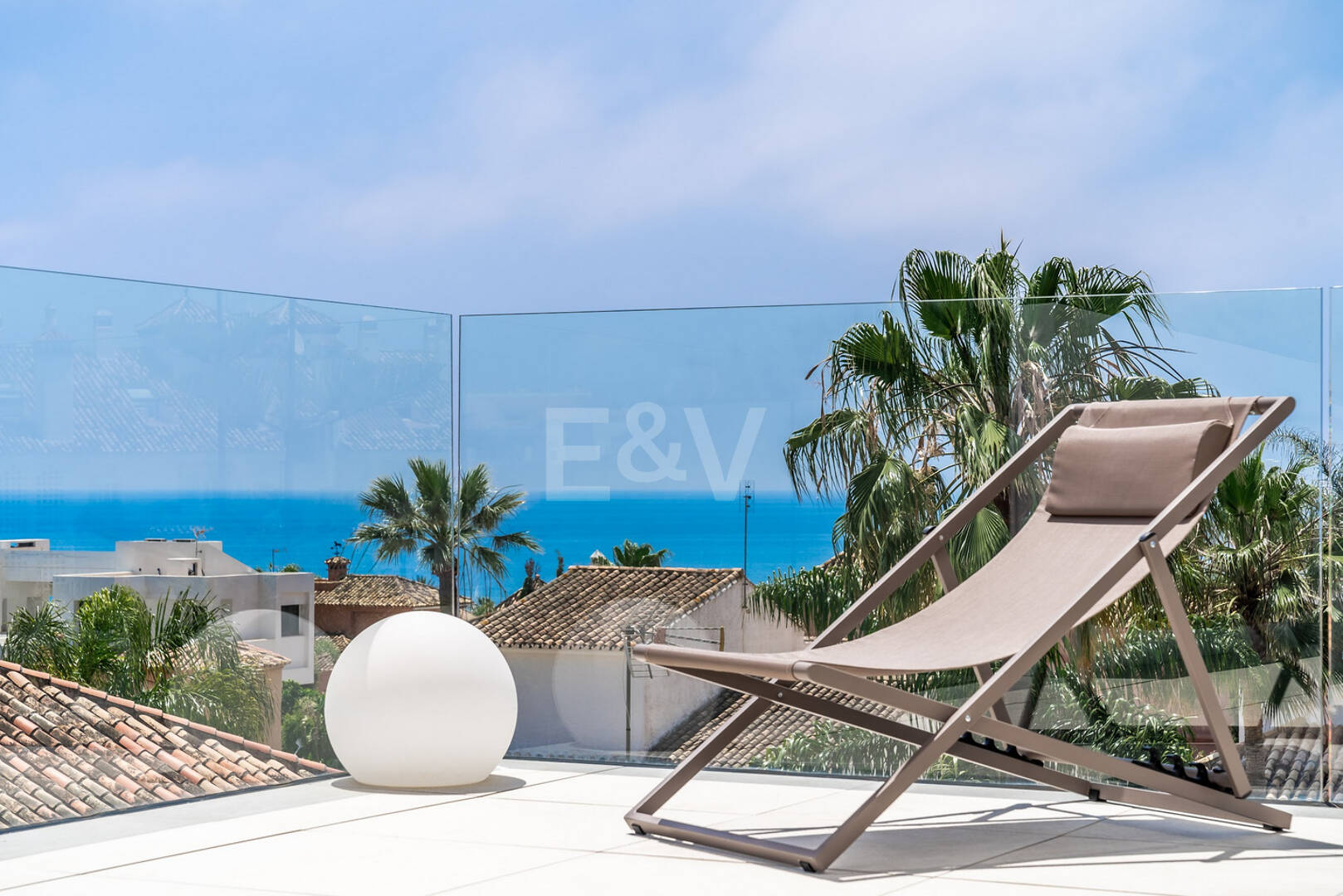 Villa de luxe moderne avec vue sur la mer. Prix à partir de 9 500 € par semaine