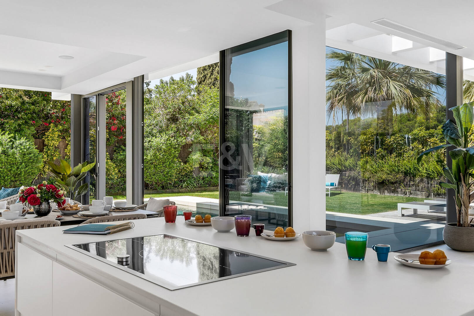 Villa de luxe moderne avec vue sur la mer. Prix à partir de 9 500 € par semaine